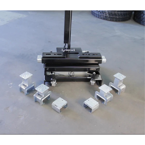 Cric de levage dextr&eacute;mit&eacute; par pare-chocs, Capacit&eacute; de 12 tonne(s), 8" - 15-3/4" h Chandler Sales