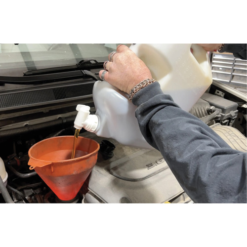Distributeur dhuile &agrave; profil bas, Poly&eacute;thyl&egrave;ne, Capacit&eacute; de 8 pintes Chandler Sales
