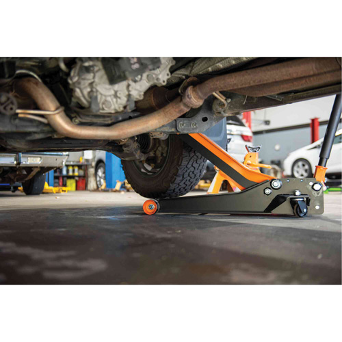 Cric rouleur &agrave; levage &eacute;lev&eacute; avec manche en 2 morceaux, 3,5 tonne(s) Capacit&eacute;, 3-7/20" Abaiss&eacute;e, Hydraulique &agrave; main Chandler Sales
