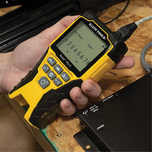 Ensemble de test de c&acirc;bles Ethernet avec testeur Scout Pro 3, t&eacute;l&eacute;commandes et adaptateur Chandler Sales