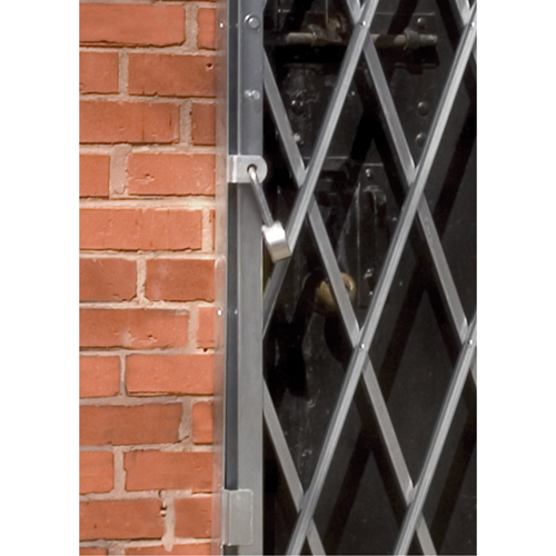 Barri&egrave;res de porte robustes, Simple, 4' lo x 5' 9" h d&eacute;ploy&eacute; Chandler Sales