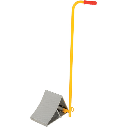 Cale de roues en aluminium avec poign&eacute;e, 7" la x 11-7/8" p x 7-11/16" h Chandler Sales