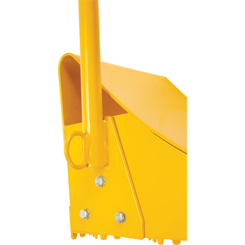 Cale de roue pour la glace avec poign&eacute;e ergonomique, Acier, Jaune, 8-1/16" la x 10-5/8" p x 8-13/16" h Chandler Sales