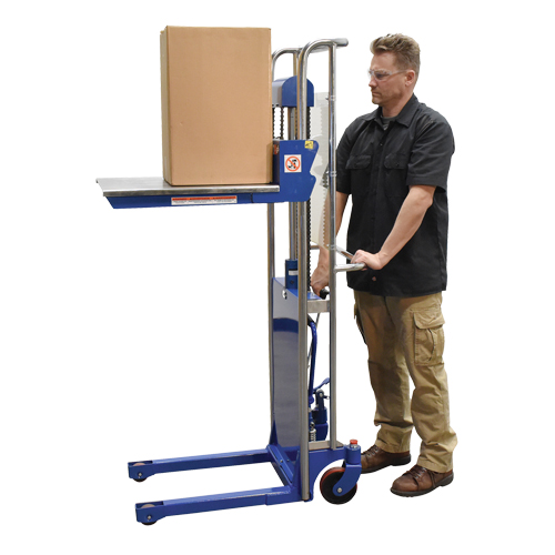 Gerbeur Hefti-Lift, M&eacute;canisme Pompe au pied, Capacit&eacute; de 880 lb, Levage max de 59" Chandler Sales