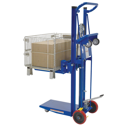 Empileur &agrave; plateforme, M&eacute;canisme Pompe au pied, Capacit&eacute; de 750 lb, Levage max de 52" Chandler Sales