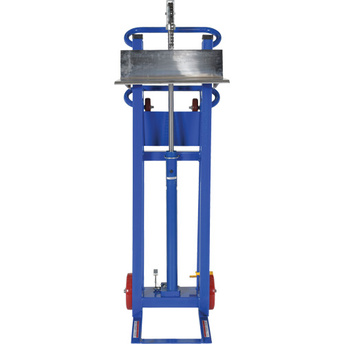 Gerbeur &agrave; plateforme hydraulique, M&eacute;canisme Pompe au pied, Capacit&eacute; de 750 lb, Levage max de 52" Chandler Sales