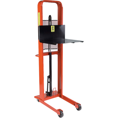 Gerbeur hydraulique &agrave; plateforme, M&eacute;canisme Pompe au pied, Capacit&eacute; de 1000 lb, Levage max de 80" Chandler Sales