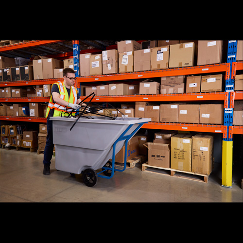 Chariot basculeur en acier, Poly&eacute;thyl&egrave;ne, 0,625 vg³, Capacit&eacute; de charge de 850 lb Chandler Sales