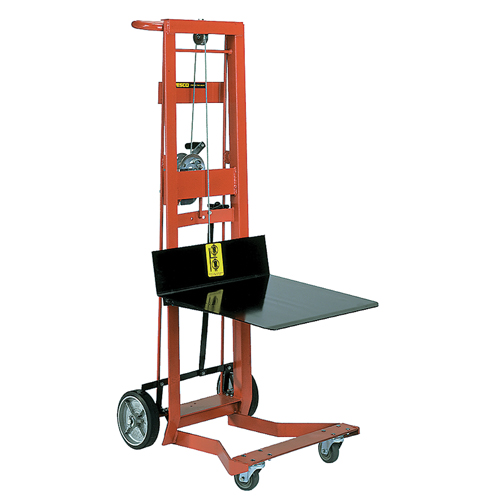 Empileur &agrave; plateforme, M&eacute;canisme Treuil manuel, Capacit&eacute; de 750 lb, Levage max de 40" Chandler Sales