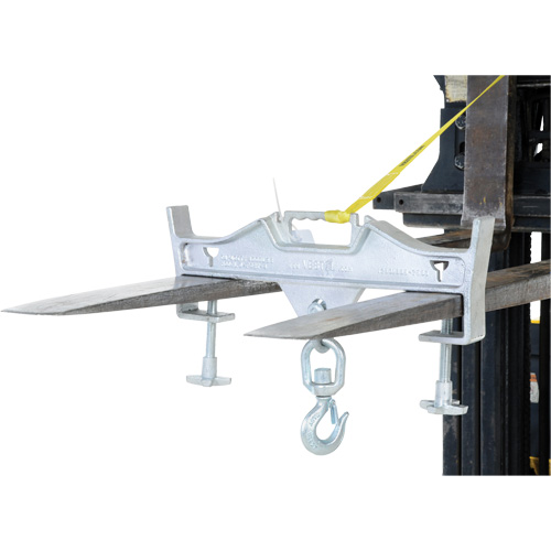 Crochet de levage &agrave; pivot double, Ouverture des fourches 7-1/4" x  2-1/2" Chandler Sales