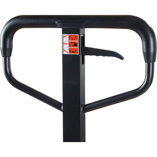 Transpalettes hydrauliques &agrave; fourche de 8', 96" lo x 27" la, capacit&eacute; 4400 lb Chandler Sales