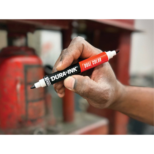 Marqueur &agrave; encre permanente et double couleur Markal Dura-Ink, Noir/Rouge, Pointe Ronde Chandler Sales