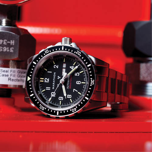 Tr&egrave;s grande montre automatique avec jour/date avec bracelet en acier inoxydable, Num&eacute;rique, &agrave; piles, 46 mm, Argent Chandler Sales