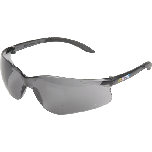 Lunettes de s&eacute;curit&eacute; Nascar GT, Lentille Grise/fum&eacute;e, Anti-&eacute;gratignures, R&eacute;pond ou surpasse la norme CSA Z94.3 Chandler Sales