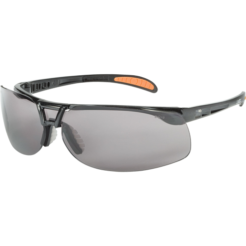 Lunettes de s&eacute;curit&eacute; Uvex Prot&eacute;g&eacute; Ultra-Dura, Lentille Grise/fum&eacute;e, Antibu&eacute;e/Anti-&eacute;gratignures, ANSI Z87+/R&eacute;pond ou surpasse la norme CSA Z94.3 Chandler Sales