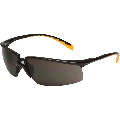 Lunettes de s&eacute;curit&eacute; Privo, Lentille Grise/fum&eacute;e, Antibu&eacute;e, R&eacute;pond ou surpasse la norme CSA Z94.3 Chandler Sales