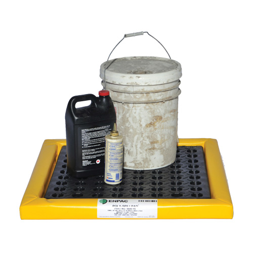 Feuilles Poly-Spillpad, 24" lo x 24" la x 2" h, Cap. de d&eacute;versement 2 gal. US Chandler Sales