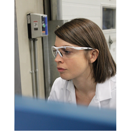 Lunettes de s&eacute;curit&eacute; s&eacute;rie Z1500, Lentille Transparent, Anti-&eacute;gratignures, R&eacute;pond ou surpasse la norme CSA Z94.3 Chandler Sales