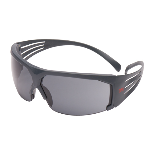Lunettes de s&eacute;curit&eacute; s&eacute;rie 600 SecureFit, Lentille Gris, Antibu&eacute;e, ANSI Z87+/R&eacute;pond ou surpasse la norme CSA Z94.3 Chandler Sales