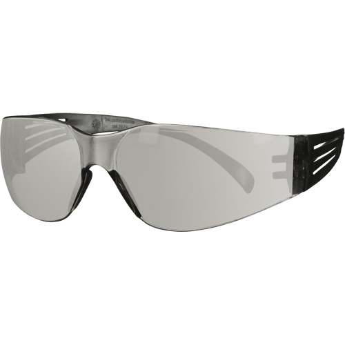 Lunettes de protection de s&eacute;rie 100 SecureFit, Lentille Gris/Int&eacute;rieur/ext&eacute;rieur, Antibu&eacute;e/Anti-&eacute;gratignures, ANSI Z87+/R&eacute;pond ou surpasse la norme CSA Z94.3 Chandler Sales