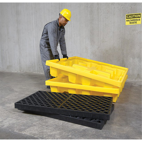Ultra-Spill Pallet emboitable, 4 barils, Capacit&eacute; de d&eacute;versement 66 gal. US, 51" x 51" x 10" Chandler Sales