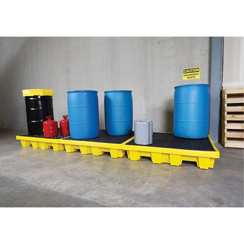 Ultra-Spill Pallet emboitable, 4 barils, Capacit&eacute; de d&eacute;versement 66 gal. US, 51" x 51" x 10" Chandler Sales