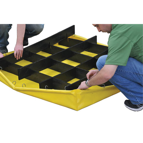 Ultra-Spill Pallet flexible, 4 barils, Capacit&eacute; de d&eacute;versement 66 gal. US, 48" x 48" x 7" Chandler Sales
