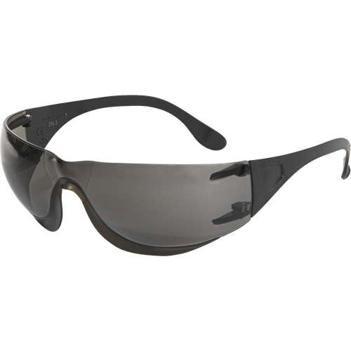 Lunettes de s&eacute;curit&eacute; Adapt, Lentille Fum&eacute;e, Antibu&eacute;e/Anti-&eacute;gratignures, ANSI Z87+/R&eacute;pond ou surpasse la norme CSA Z94.3 Chandler Sales