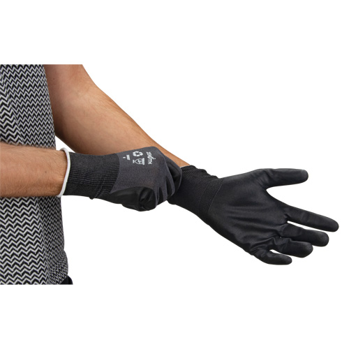 Gants &eacute;cologiques enduits et perm&eacute;ables &agrave; l'air, 7, R&ecirc;vetement Mousse de nitrile, Calibre 21, Enveloppe en Nylon/rPET Chandler Sales