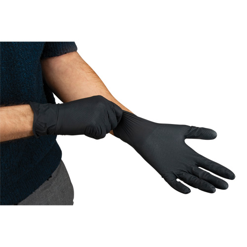 Gants d'examen de poids lourd &agrave; prise tactile, Petit, Nitrile, 8 mils, Sans poudre, Noir Chandler Sales