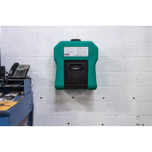 Poste de douche oculaire portable autonome, Aliment&eacute; par gravit&eacute;, Capacit&eacute; 16 gal., Conformit&eacute; ANSI Z358.1 Chandler Sales