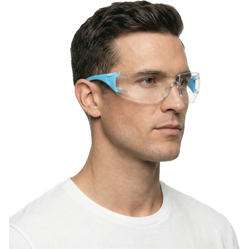 Lunettes de s&eacute;curit&eacute; bleu/blanc Adapt Lite, Lentille Transparent, Antibu&eacute;e/Anti-&eacute;gratignures, ANSI Z87+/R&eacute;pond ou surpasse la norme CSA Z94.3 Chandler Sales
