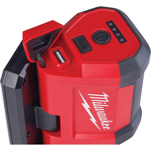 Projecteur &agrave; faisceau large pour entretien et r&eacute;paration avec chargeur USB M12 Rover, DEL, 700 lumens Chandler Sales