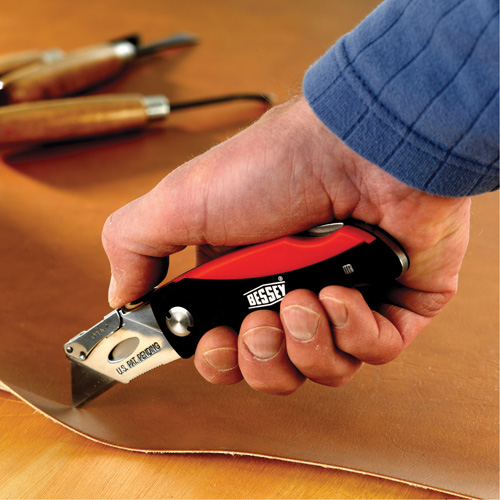 Couteau utilitaire pliant, 2-3/8" lame, poign&eacute;e en Plastique/Coussin&eacute;e Chandler Sales