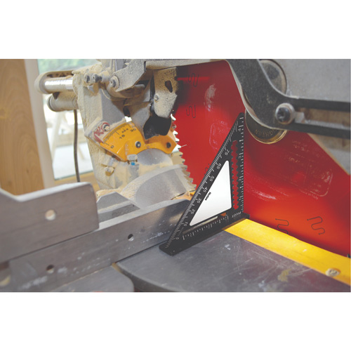&eacute;querre de finition grav&eacute;e au laser Johnny Square&reg; de 4,5 po Chandler Sales