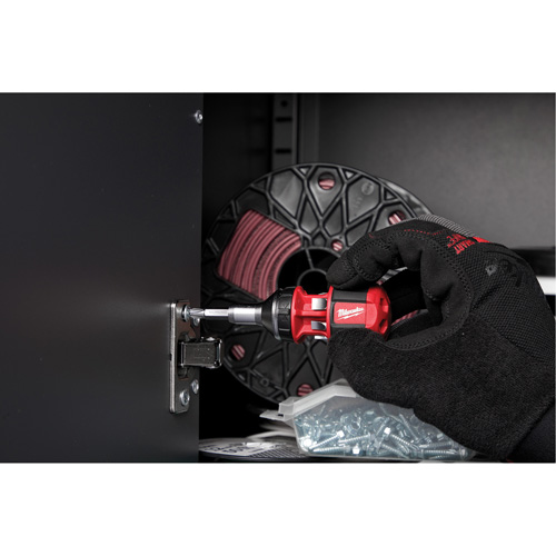 Tournevis compact &agrave; cliquet 8-en-1 &agrave; embouts multiples avec porte-embout de 1/4", Prise Coussin&eacute;e Chandler Sales