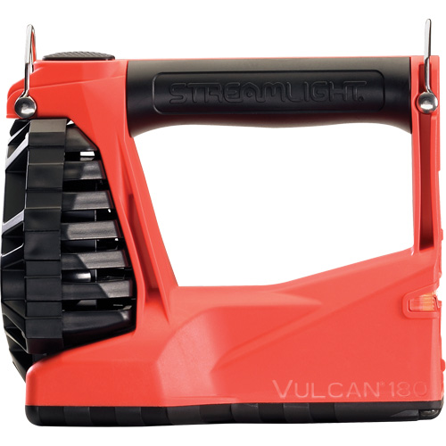 Lanterne multifonctionnelle 180 Vulcan, DEL, 1200 lumens, 5.75 hres de fonctionnement, piles Rechargeable, Compris Chandler Sales