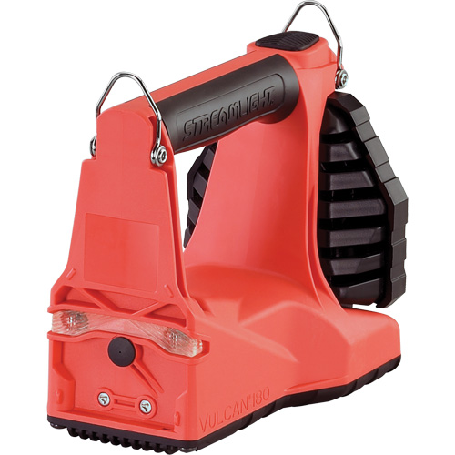 Lanterne multifonctionnelle 180 Vulcan, DEL, 1200 lumens, 5.75 hres de fonctionnement, piles Rechargeable, Compris Chandler Sales