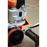 Heavy-Duty Lever Grease Gun, 14 oz Capacity Chandler Sales