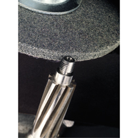 Meules homog&egrave;nes d'&eacute;barbage EXL Scotch-Brite, 1" x 1", Arbre de 3/16", Grain de 2A, Oxyde d'aluminium Chandler Sales