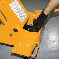 Cric de transmission Yellow Jackit, Cap. de levage 2,2 tonnes Chandler Sales