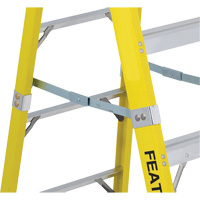 Industrial Heavy-Duty Stepladders (6400 Series), 4', Fibreglass, 300 lbs. Capacity, Type 1A Chandler Sales
