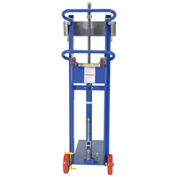 Gerbeur &agrave; plateforme hydraulique, M&eacute;canisme Pompe au pied, Capacit&eacute; de 750 lb, Levage max de 52" Chandler Sales