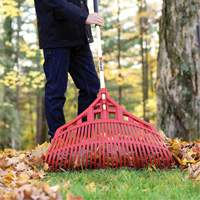 R&acirc;teau &agrave; feuilles, Lame 24", Manche Bois, Lame Plastique Chandler Sales