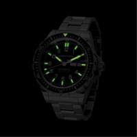 Tr&egrave;s grande montre automatique avec jour/date avec bracelet en acier inoxydable, Num&eacute;rique, &agrave; piles, 46 mm, Argent Chandler Sales