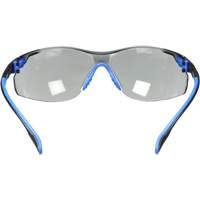 Lunettes de s&eacute;curit&eacute; Solus avec lentilles Scotchgard, Lentille Grise/fum&eacute;e, Antibu&eacute;e, R&eacute;pond ou surpasse la norme CSA Z94.3 Chandler Sales