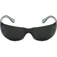 Lunettes de s&eacute;curit&eacute; Adapt Lite, Lentille Fum&eacute;e, Antibu&eacute;e/Anti-&eacute;gratignures, ANSI Z87+/R&eacute;pond ou surpasse la norme CSA Z94.3 Chandler Sales