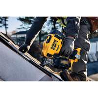 15° Cordless Coil Roofing Nailer Kit, 20 V, Lithium-Ion Chandler Sales