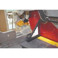 &eacute;querre de finition grav&eacute;e au laser Johnny Square&reg; de 4,5 po Chandler Sales